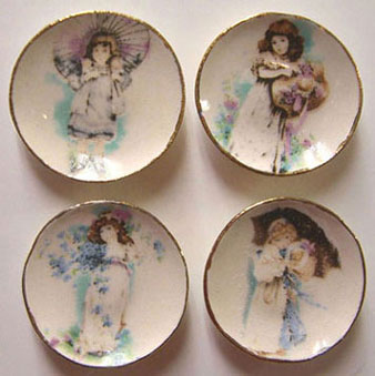 BYBCDD76 - 4 Doll Platters